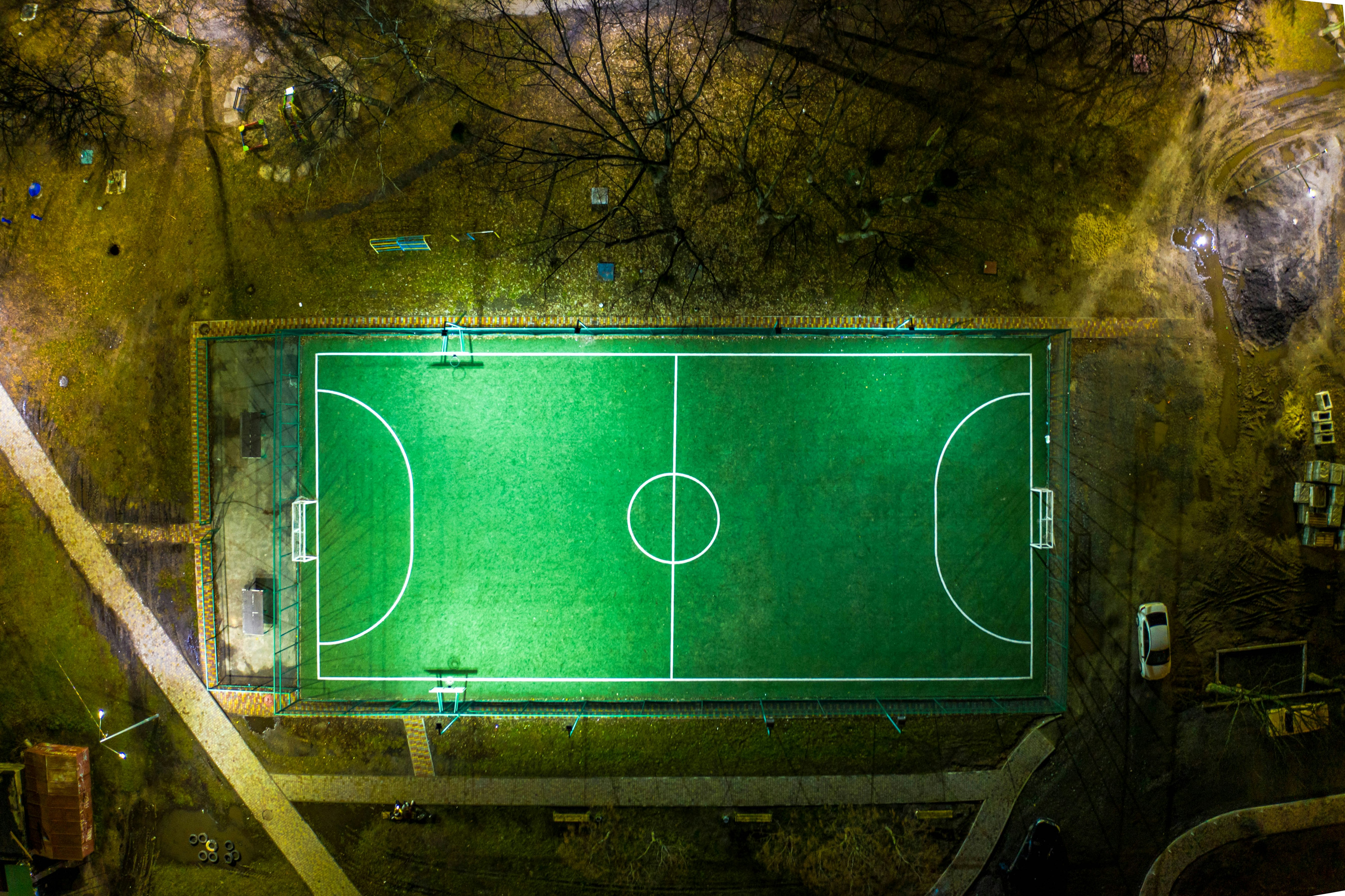 green and white tennis court